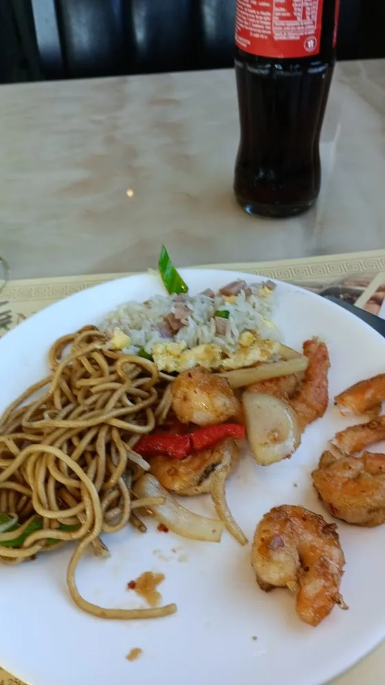 Crevette Frites Noodles Et Poulet